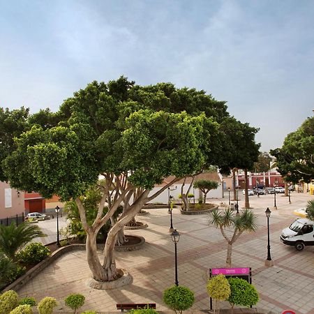 Casa Plaza San Nicolas De Bari Sardina Esterno foto
