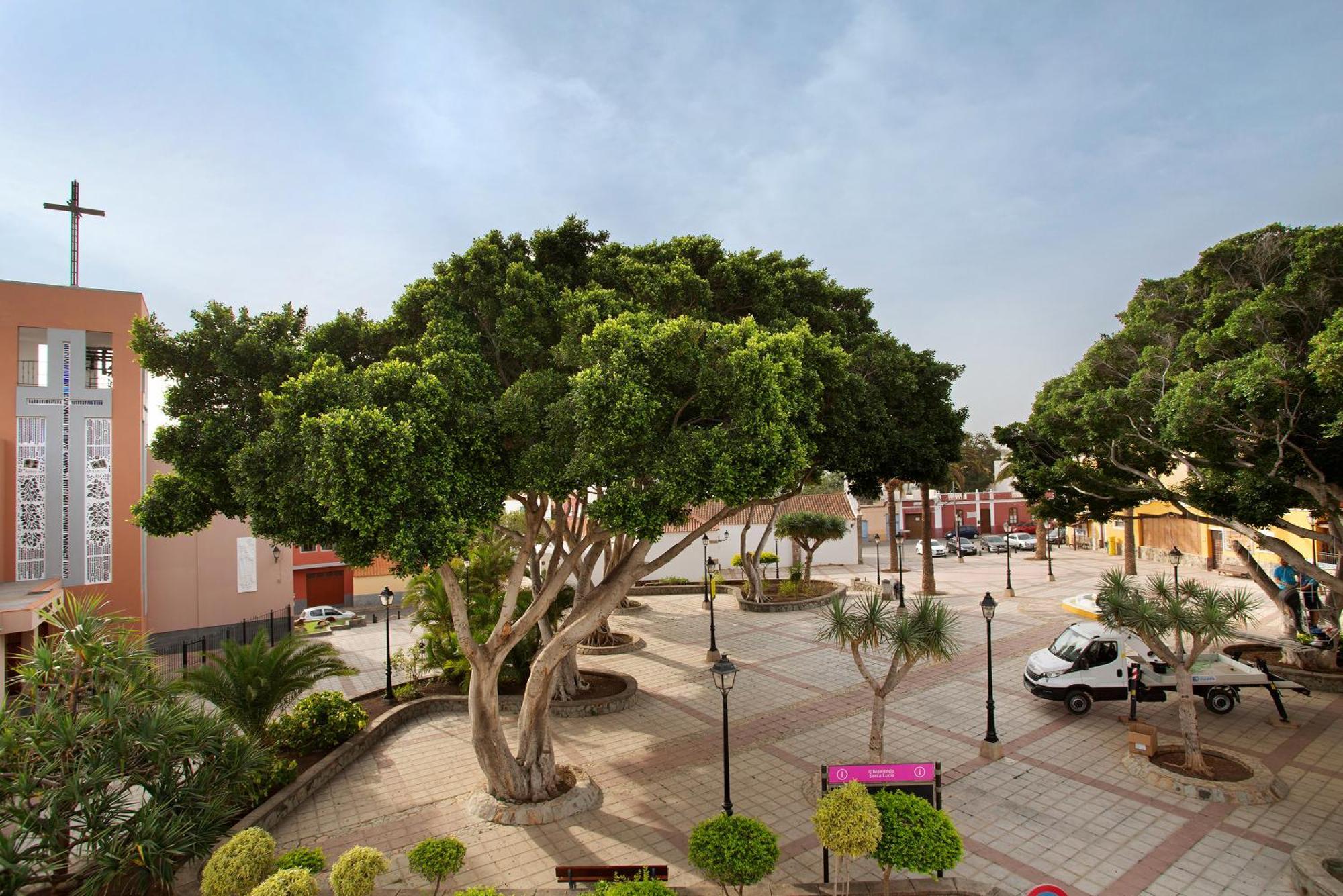 Casa Plaza San Nicolas De Bari Sardina Esterno foto