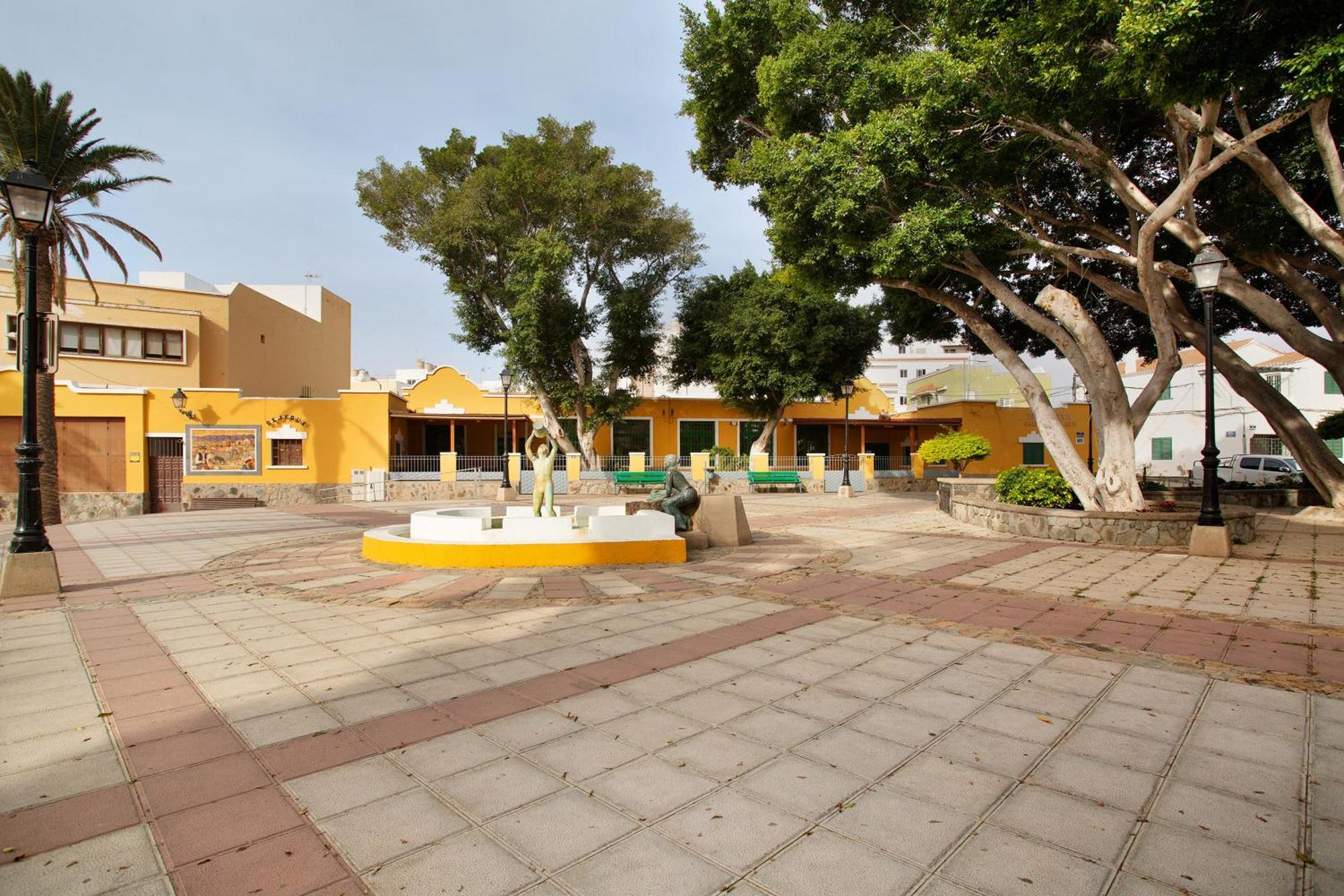 Casa Plaza San Nicolas De Bari Sardina Esterno foto